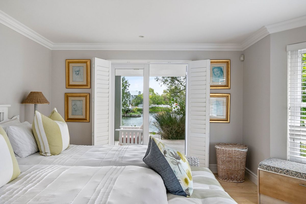 Exceptional Waterfront Living with Private Jetty on Thesen Islands - Photo 4