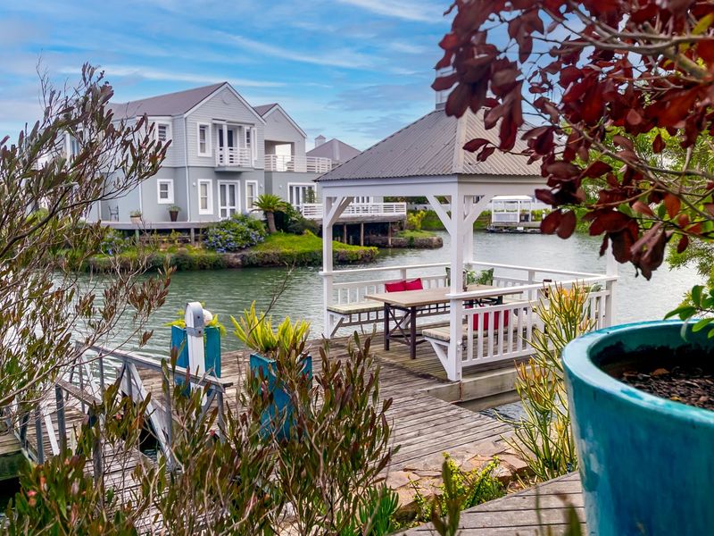 Exceptional Waterfront Living with Private Jetty on Thesen Islands - Photo 9