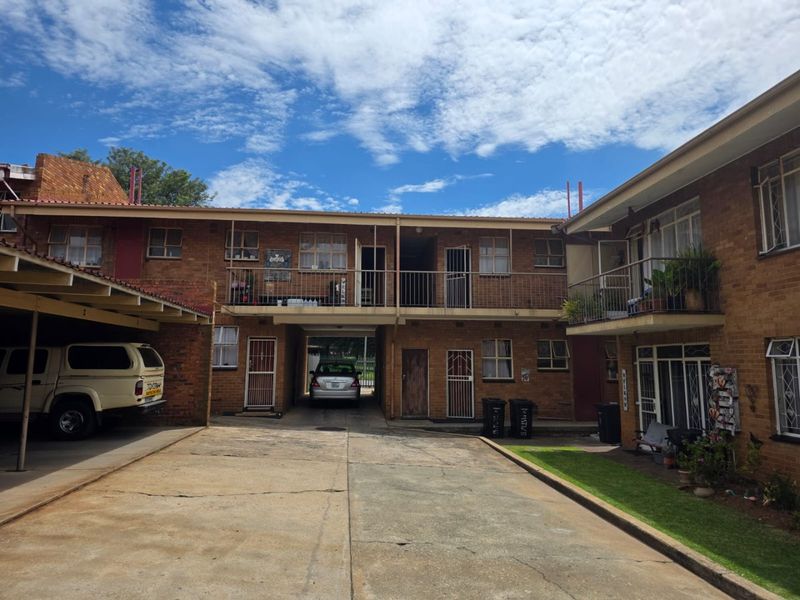 Prime Investment Alert: Spacious Apartment Block for Sale - Photo 2