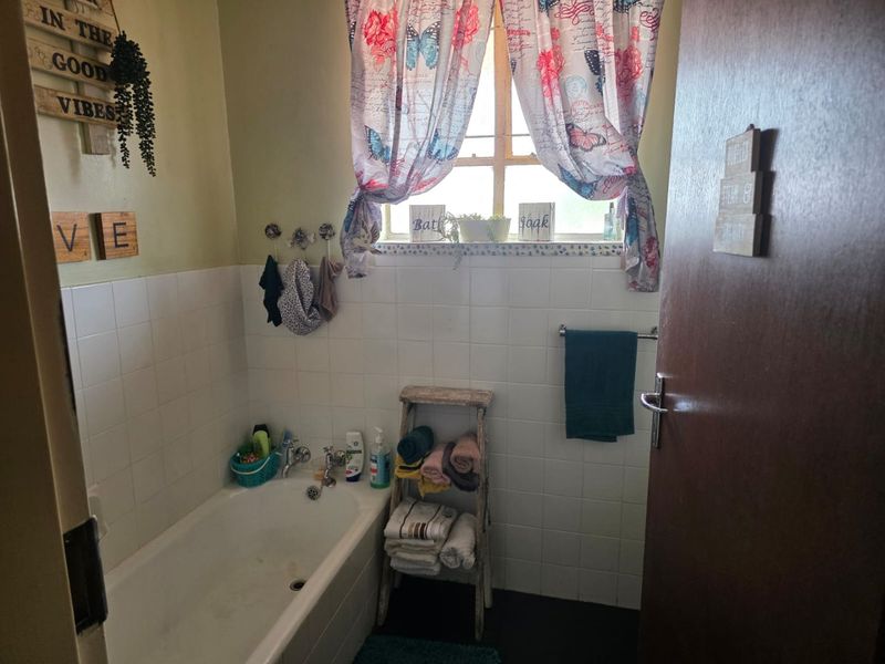 Prime Investment Alert: Spacious Apartment Block for Sale - Photo 8