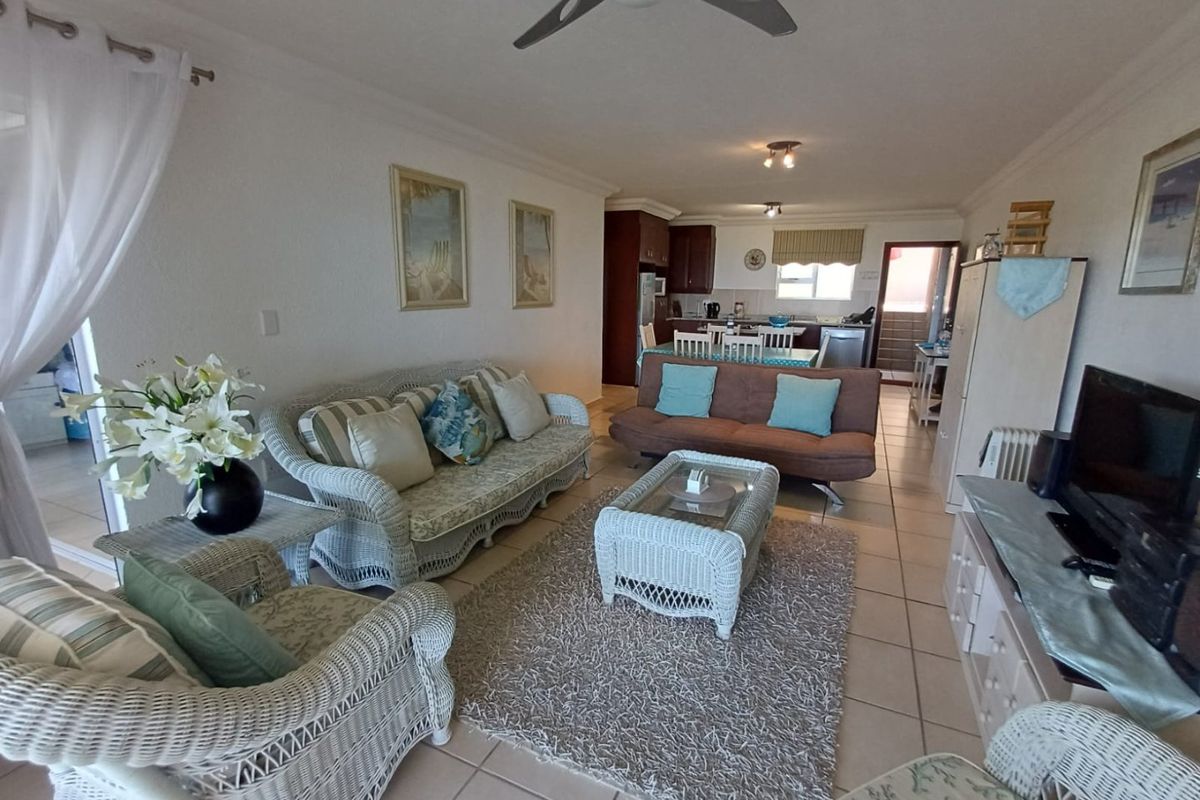 Luxury pet-friendly apartment with ocean views and double garage - Photo 5