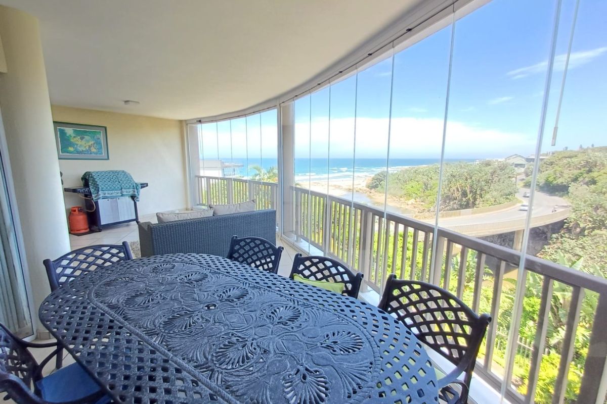 Luxury pet-friendly apartment with ocean views and double garage - Photo 4