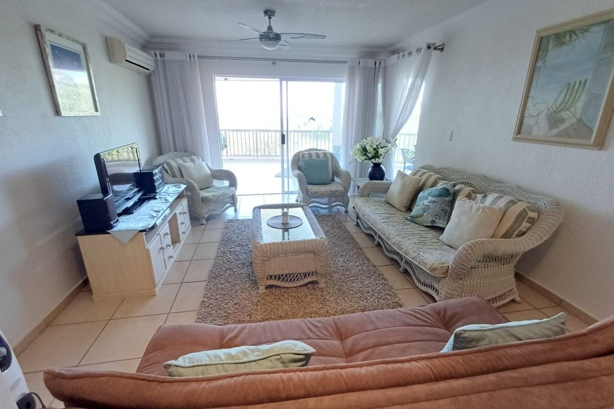 Luxury pet-friendly apartment with ocean views and double garage - Photo 3