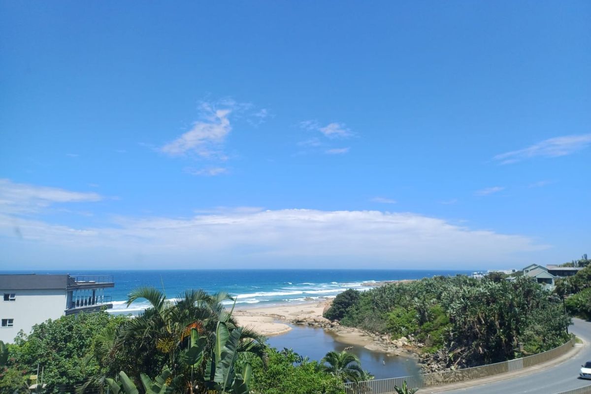 Luxury pet-friendly apartment with ocean views and double garage - Photo 2