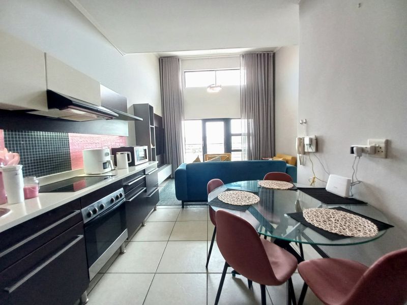 Stylish Top-Floor Luxury Apartment with Double Volume Ceilings and Exceptional Views – The Perfect 2026 Upgrade for the Young Professional - Photo 5