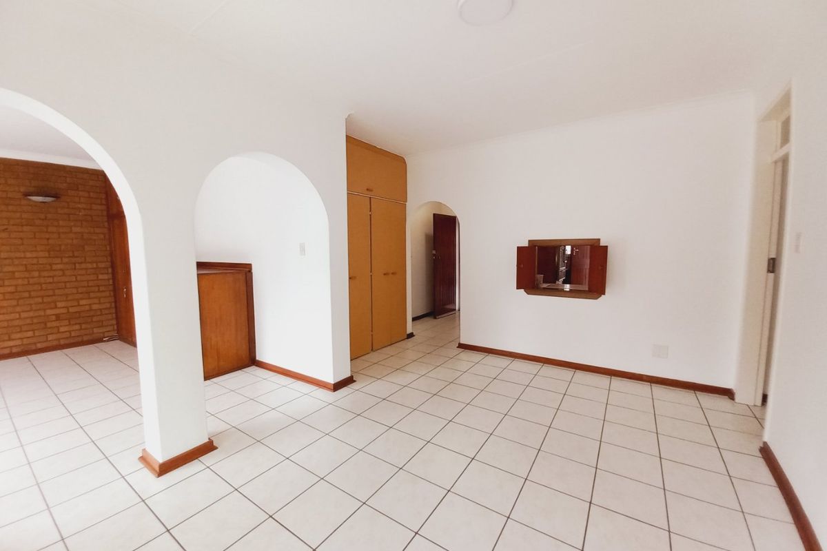 Well-Maintained 3-Bedroom Family Home Offering Comfortable Suburban Living in Rustivia, Germiston - Photo 3