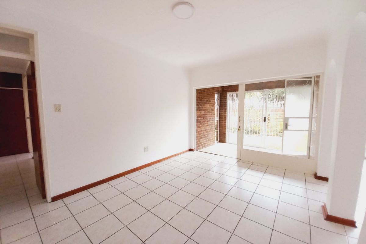 Well-Maintained 3-Bedroom Family Home Offering Comfortable Suburban Living in Rustivia, Germiston - Photo 2