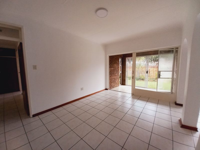 Well-Maintained 3-Bedroom Family Home Offering Comfortable Suburban Living in Rustivia, Germiston - Photo 4