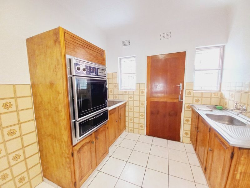 Well-Maintained 3-Bedroom Family Home Offering Comfortable Suburban Living in Rustivia, Germiston - Photo 7