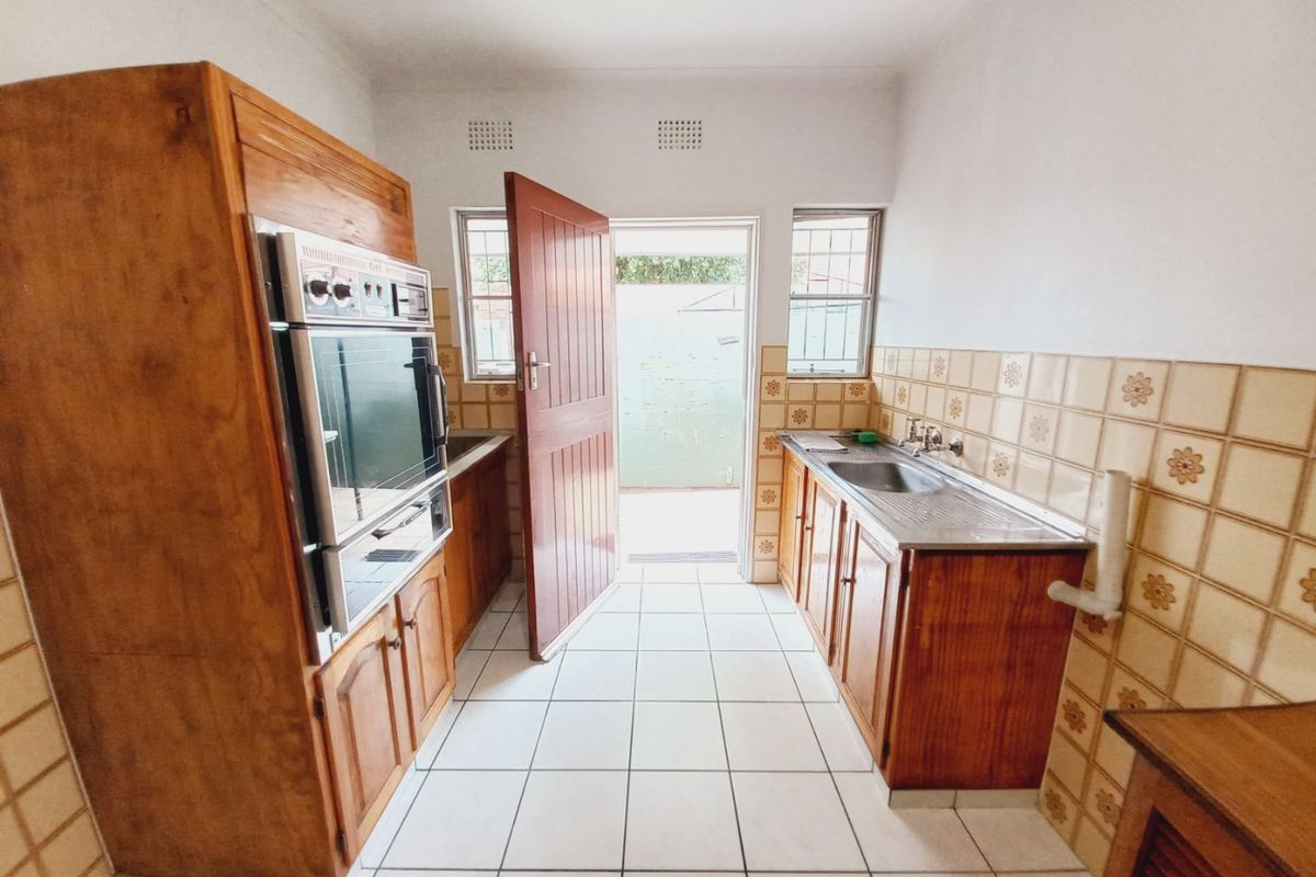 Well-Maintained 3-Bedroom Family Home Offering Comfortable Suburban Living in Rustivia, Germiston - Photo 5