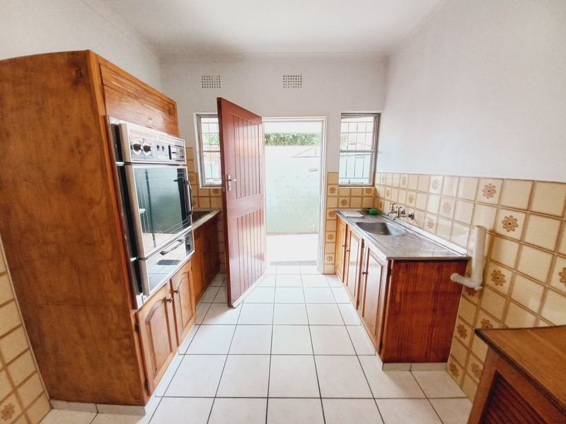 Well-Maintained 3-Bedroom Family Home Offering Comfortable Suburban Living in Rustivia, Germiston - Photo 5