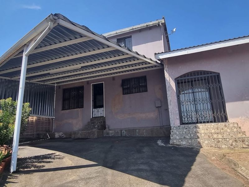 Explore our Charming Duplex - Photo 5