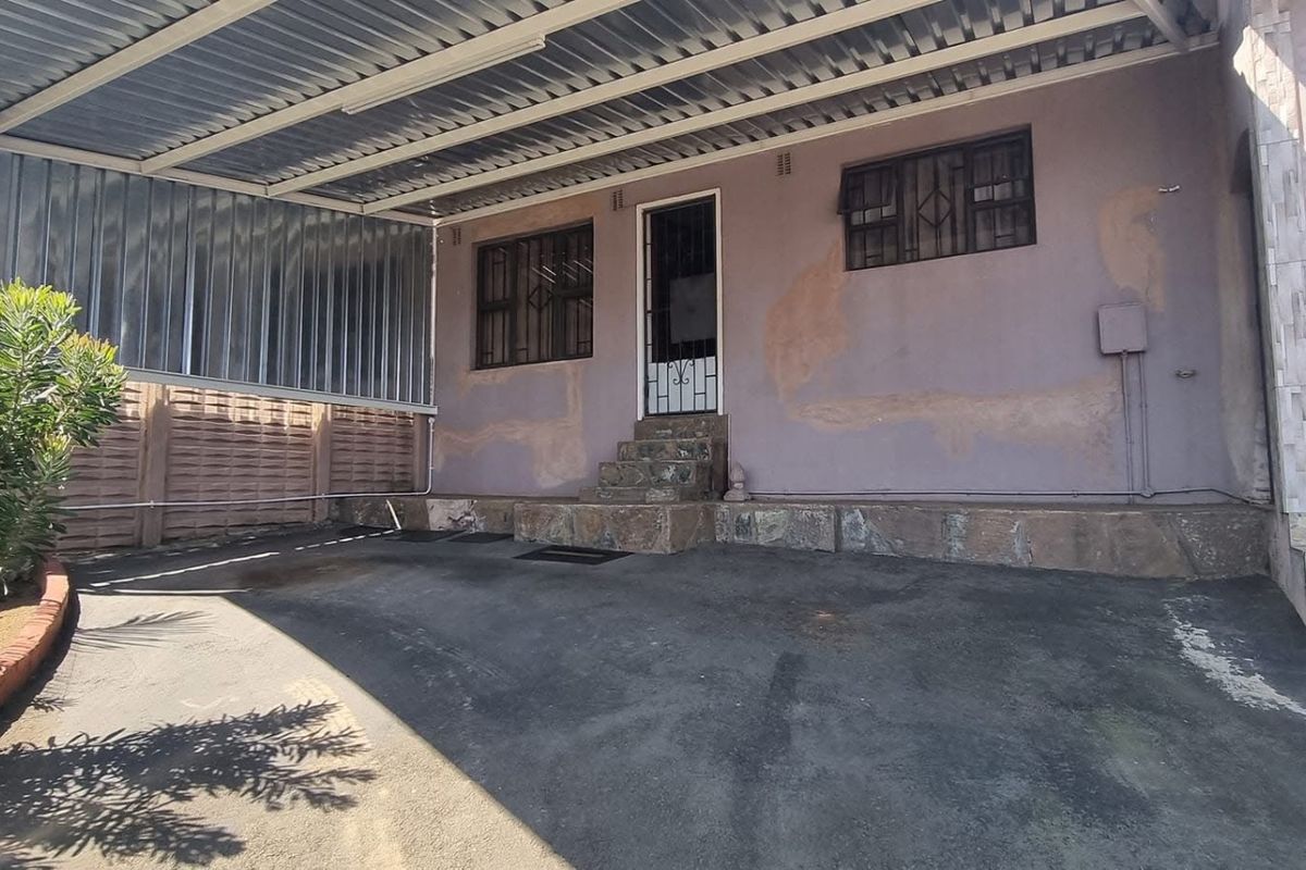 Explore our Charming Duplex - Photo 4