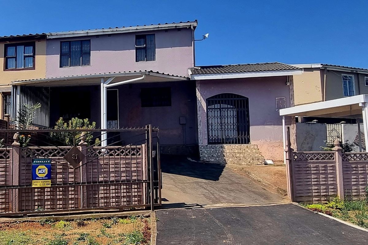 Explore our Charming Duplex - Photo 2