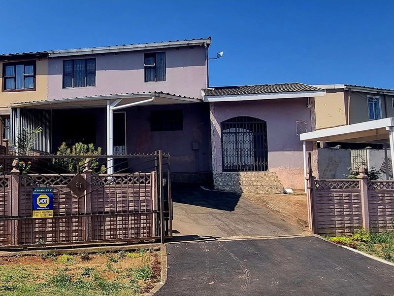 Explore our Charming Duplex - Photo 2