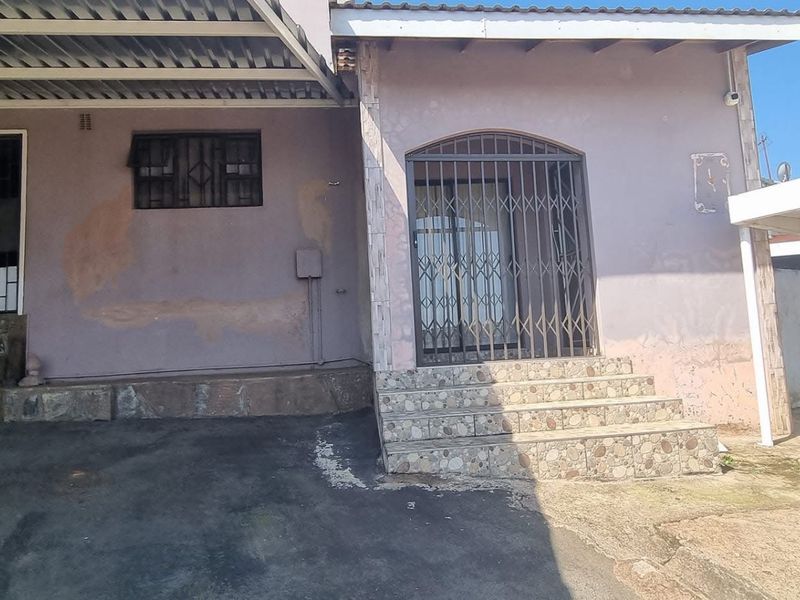 Explore our Charming Duplex - Photo 6