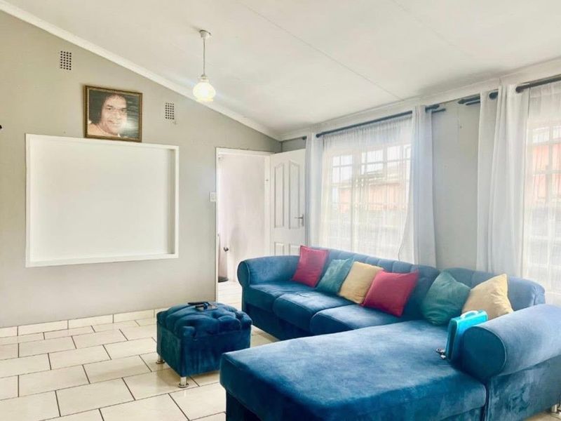 Well maintained Family Home with income Generating Flatlet, A rare find  - Photo 10