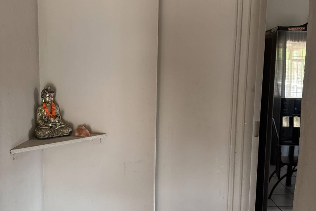 Well maintained Family Home with income Generating Flatlet, A rare find  - Photo 2