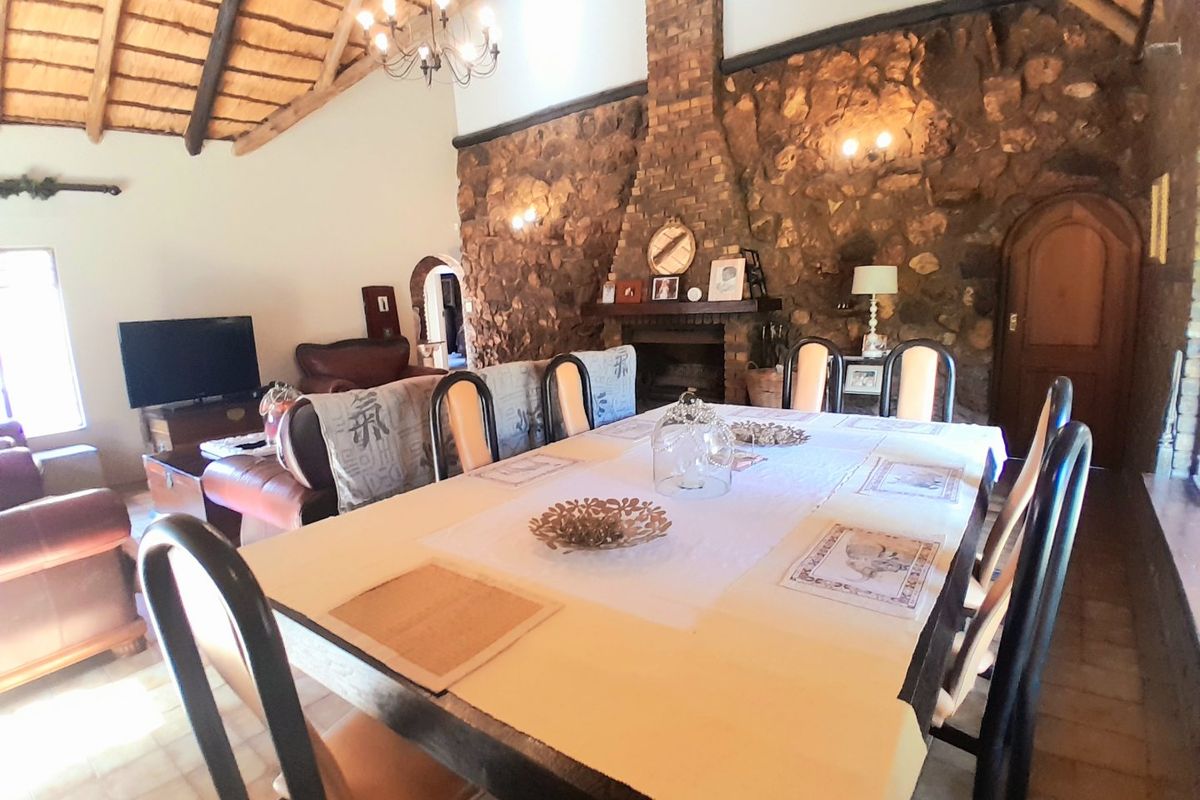 5 Bed 2.5 baths country home for sale in Randjesfontein - Photo 4