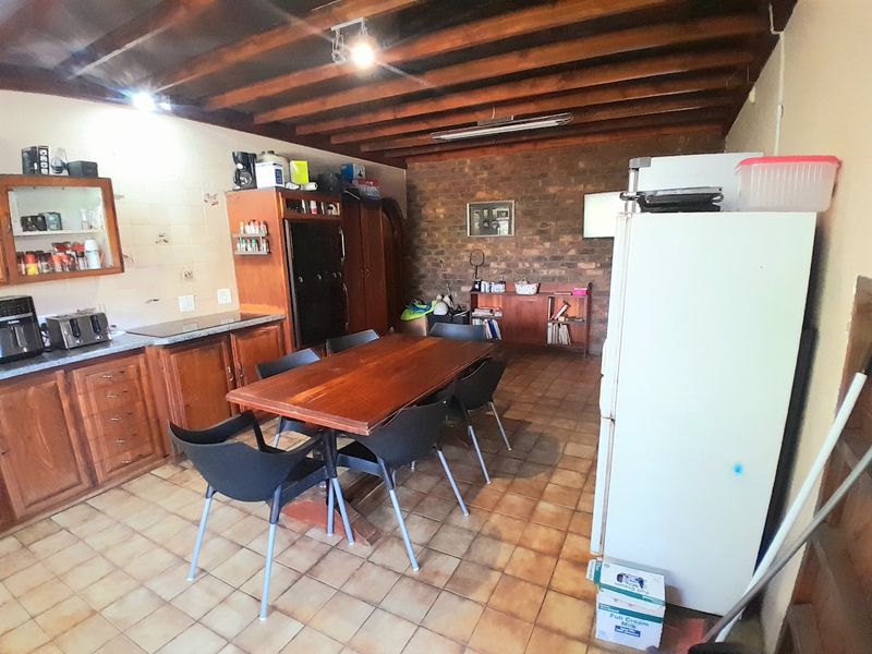 5 Bed 2.5 baths country home for sale in Randjesfontein - Photo 7
