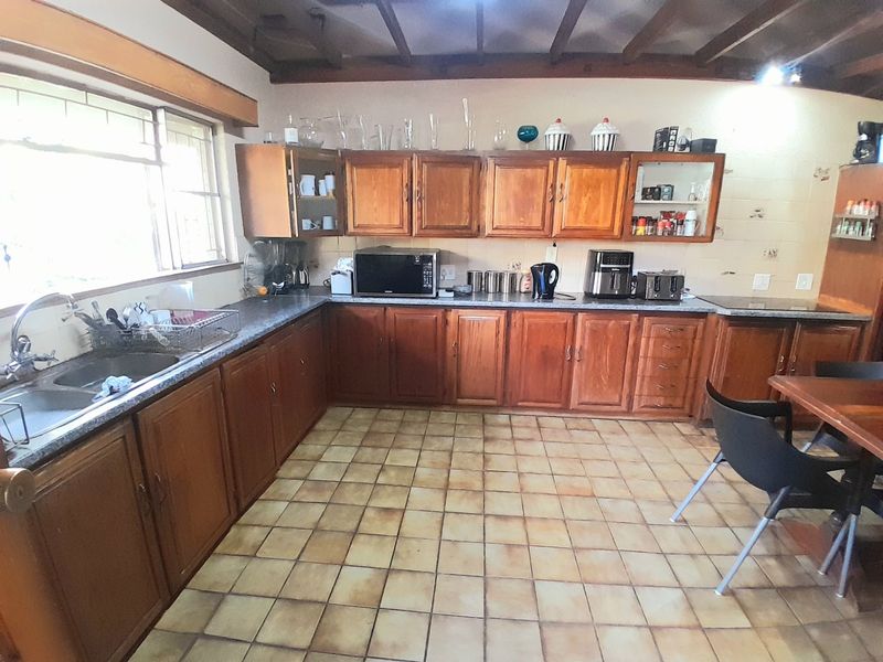 5 Bed 2.5 baths country home for sale in Randjesfontein - Photo 5
