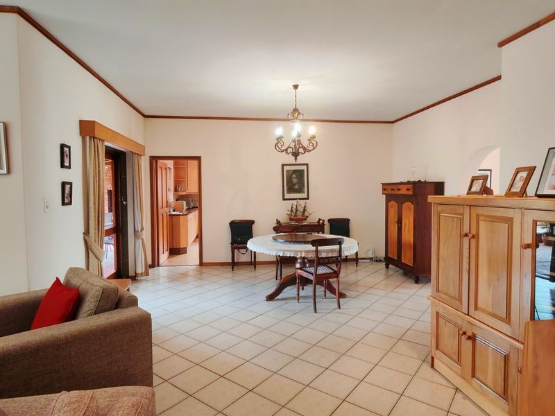 Neat Spacious Home with Excellent Entertaining Area - Photo 5