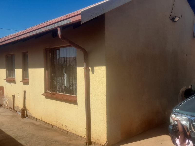 For Sale: Stunning 2-Bedroom Home in Protea-Glen - Photo 5