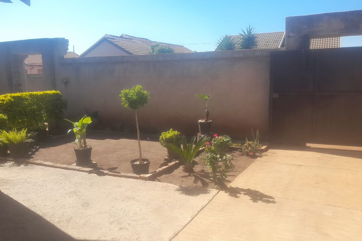 For Sale: Stunning 2-Bedroom Home in Protea-Glen - Photo 3