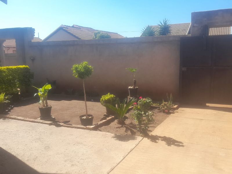 For Sale: Stunning 2-Bedroom Home in Protea-Glen - Photo 3