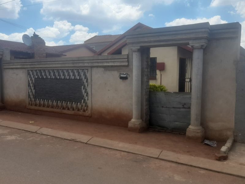 For Sale: Stunning 2-Bedroom Home in Protea-Glen - Photo 10