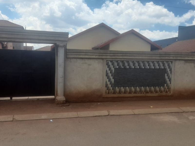 For Sale: Stunning 2-Bedroom Home in Protea-Glen - Photo 9