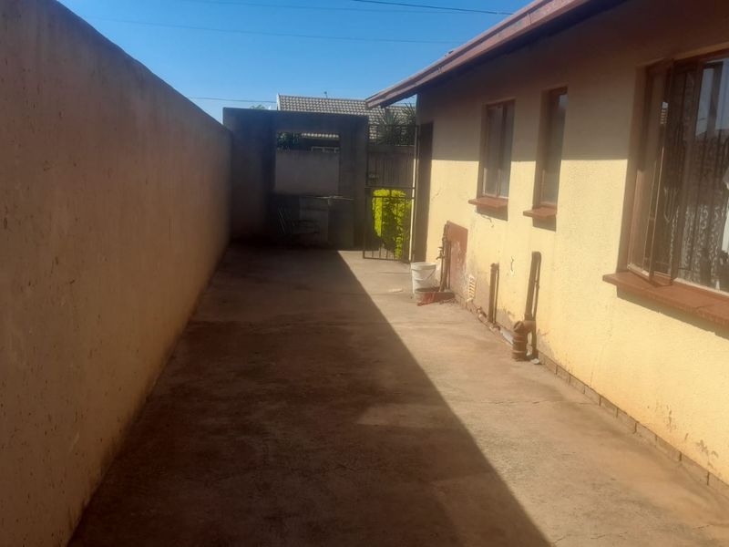 For Sale: Stunning 2-Bedroom Home in Protea-Glen - Photo 6