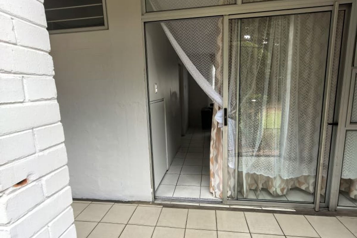 2 Bedroom, 1 Bathroom Female Sharing Apartment To Let In Umbilo, Durban - Photo 2