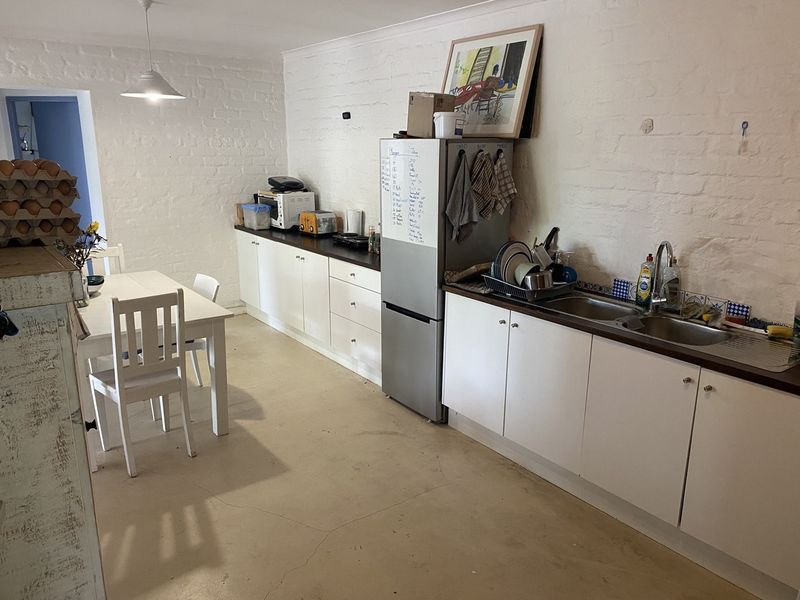 Spacious 2 bedroom flat with a view - Photo 5