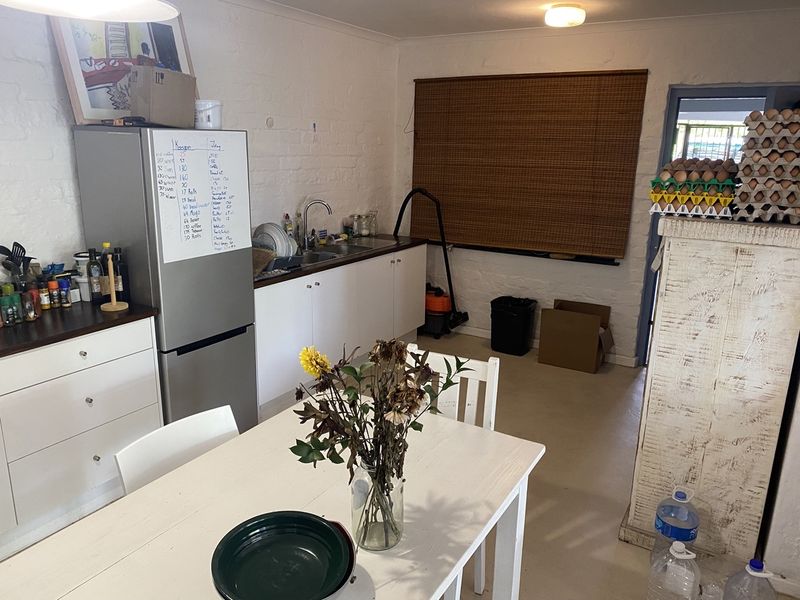 Spacious 2 bedroom flat with a view - Photo 7