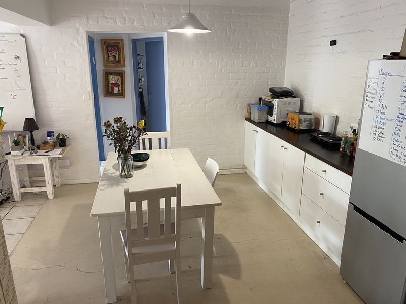 Spacious 2 bedroom flat with a view - Photo 6