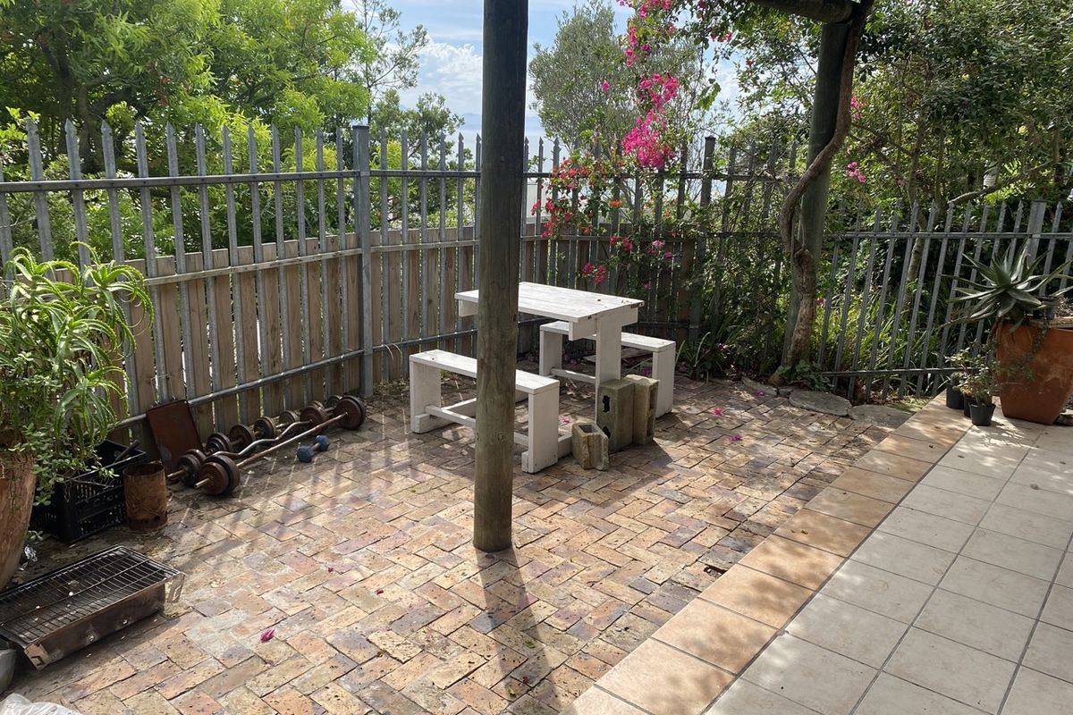 Spacious 2 bedroom flat with a view - Photo 3