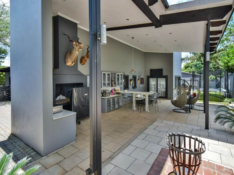 Pristine North-Facing Family Retreat with Expansive Living Spaces. - Photo 10