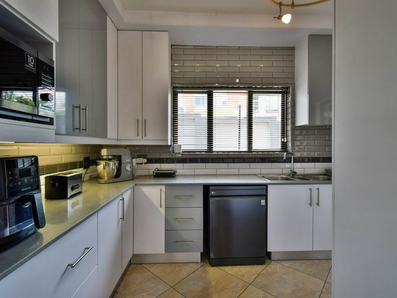 Pristine North-Facing Family Retreat with Expansive Living Spaces. - Photo 6