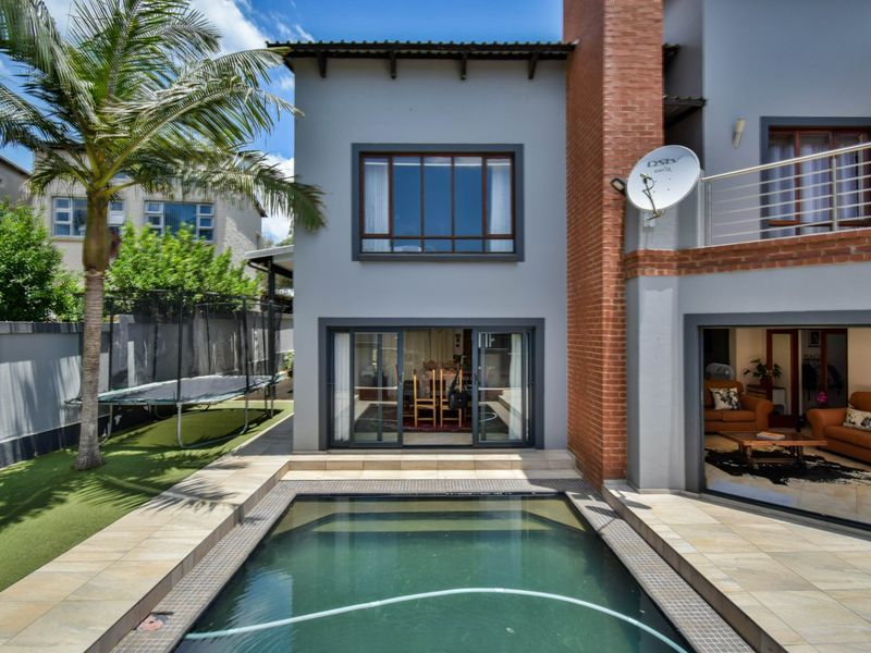 Pristine North-Facing Family Retreat with Expansive Living Spaces. - Photo 3