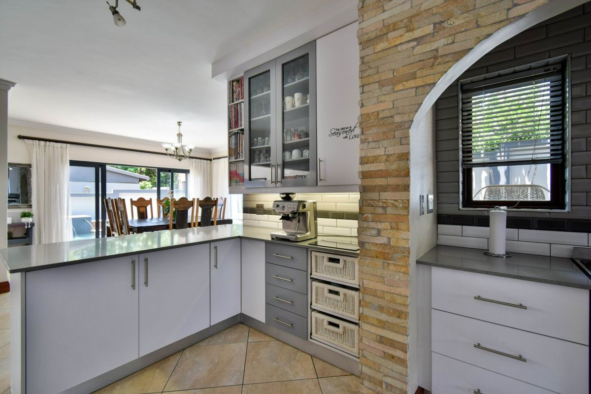 Pristine North-Facing Family Retreat with Expansive Living Spaces. - Photo 4