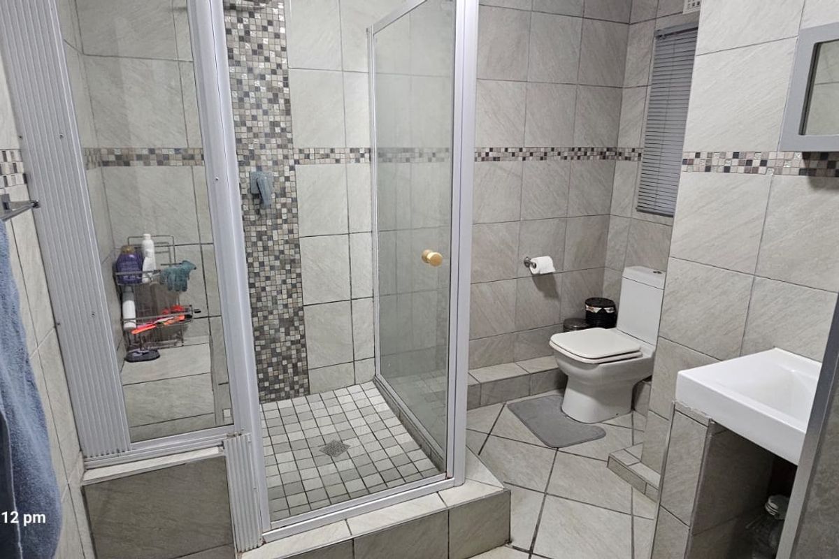 Fully furnished beautiful spacious duplex for sale in Woodlands - Photo 5