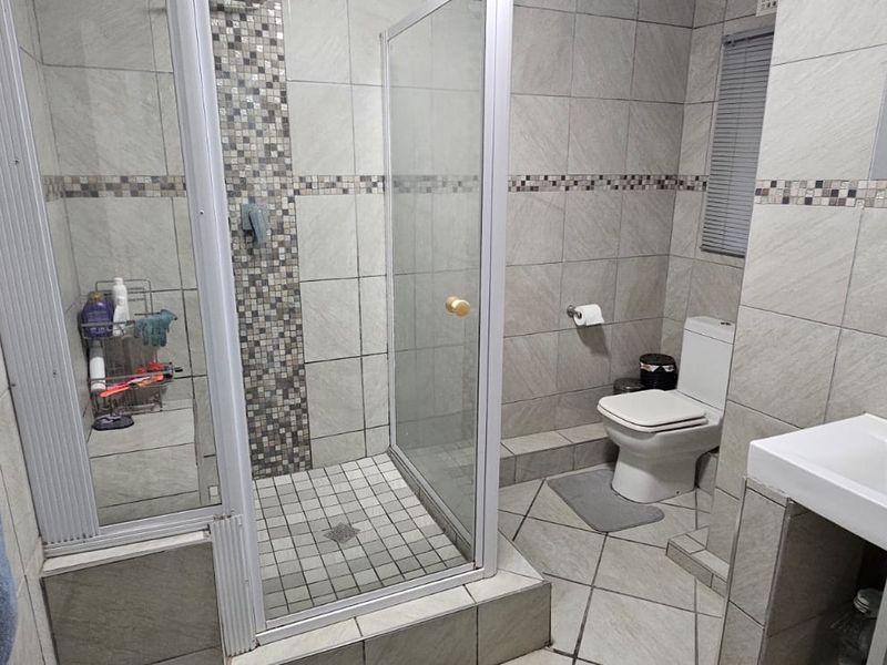 Fully furnished beautiful spacious duplex for sale in Woodlands - Photo 5