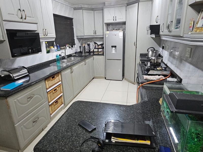 Fully furnished beautiful spacious duplex for sale in Woodlands - Photo 3