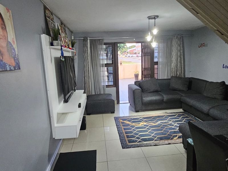 Fully furnished beautiful spacious duplex for sale in Woodlands - Photo 7