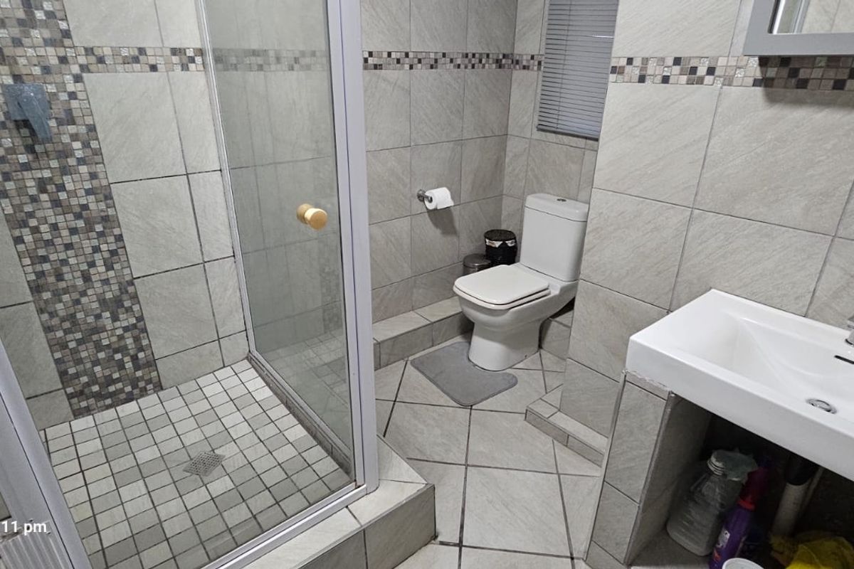 Fully furnished beautiful spacious duplex for sale in Woodlands - Photo 4