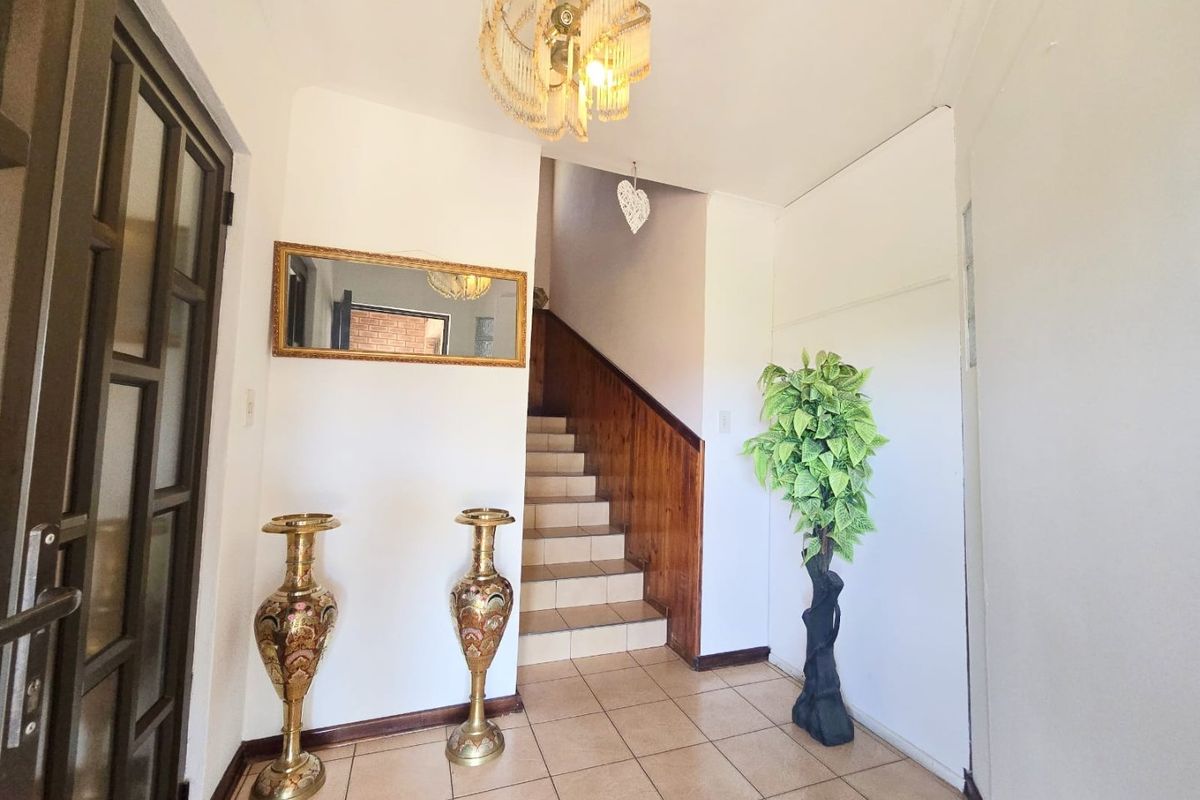 Flexible Family Living or Income-Generating Opportunity in Stanger Manor - Photo 3