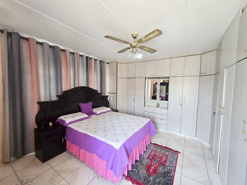 Flexible Family Living or Income-Generating Opportunity in Stanger Manor - Photo 7