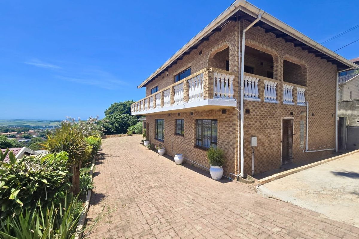 Flexible Family Living or Income-Generating Opportunity in Stanger Manor - Photo 2