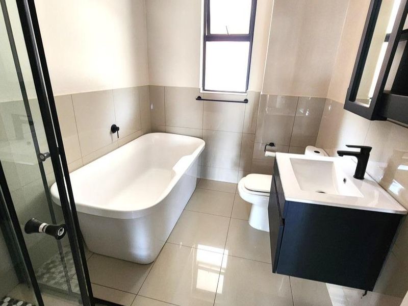 Secure & Affordable, Modern Apartment in Solheim Plus Carport, Lift & Gym - Photo 9